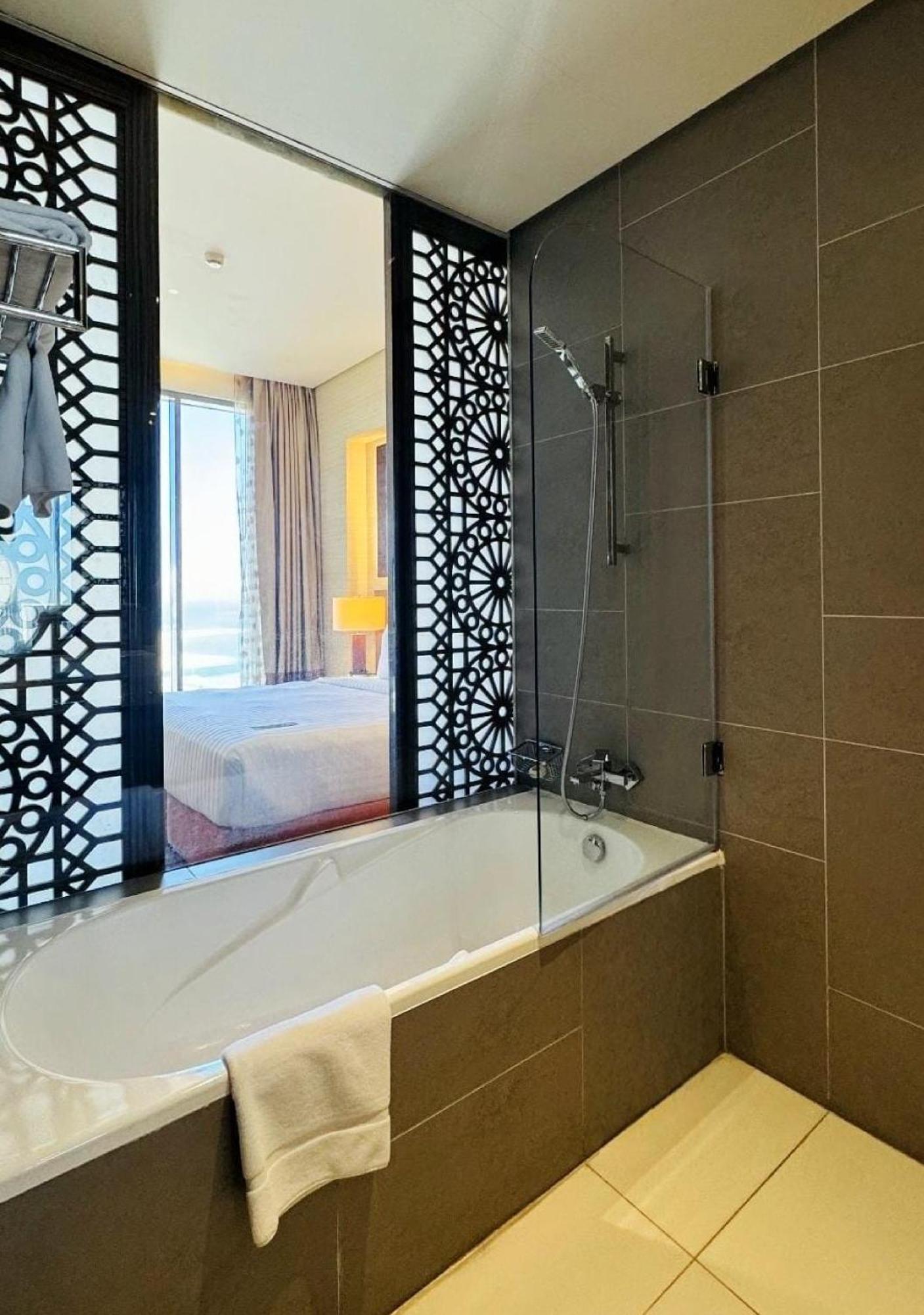 Fraser Suites Diplomatic Area Bahrain Manama Exterior foto Bathroom