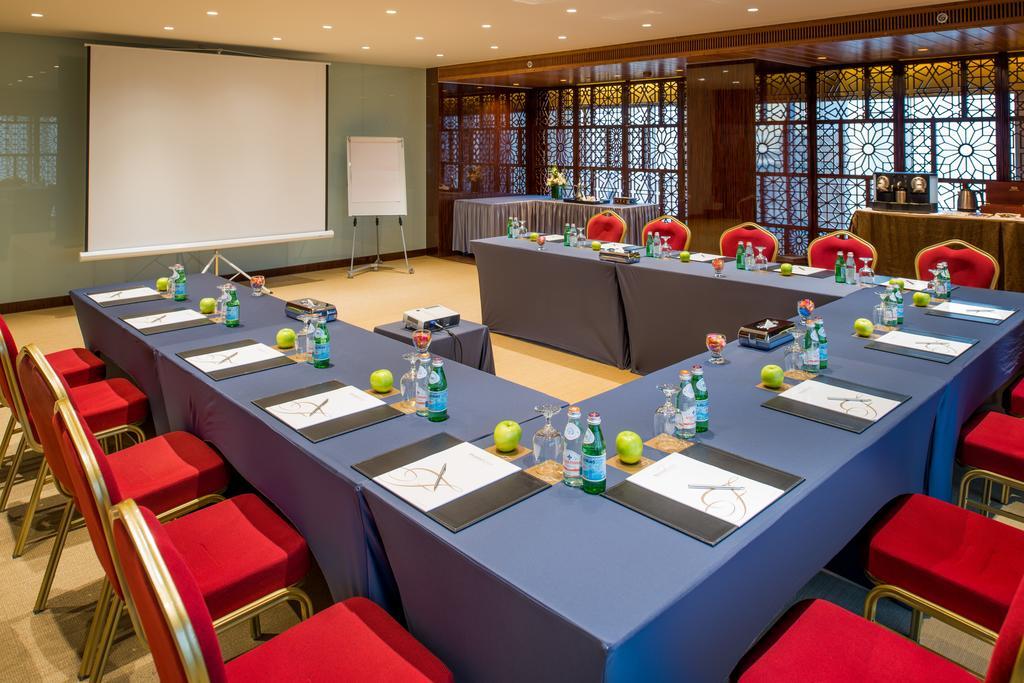 Fraser Suites Diplomatic Area Bahrain Manama Exterior foto Meeting room