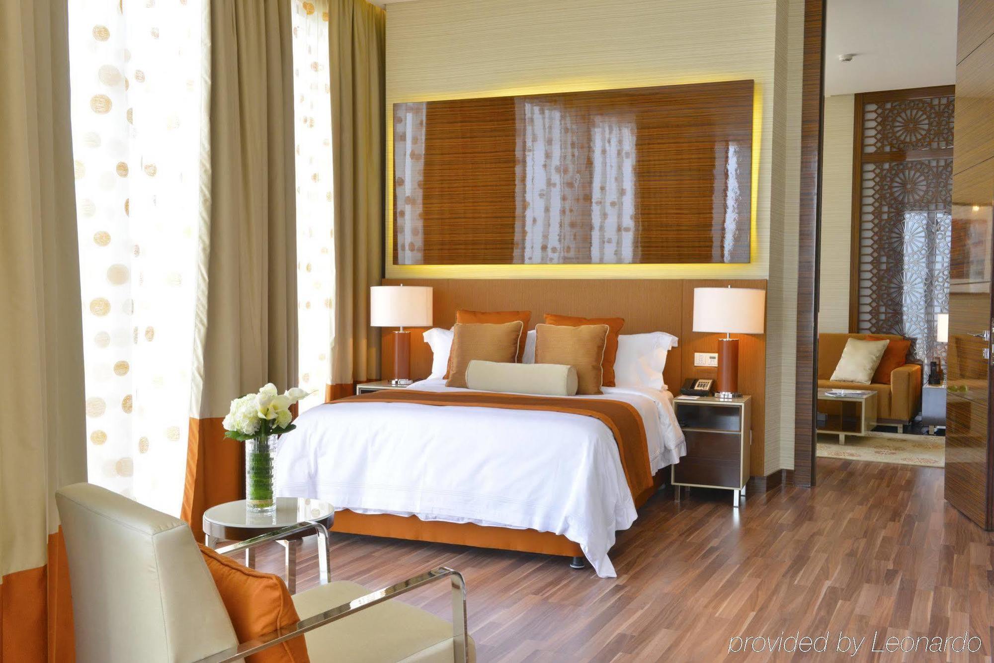 Fraser Suites Diplomatic Area Bahrain Manama Exterior foto A bedroom at the hotel
