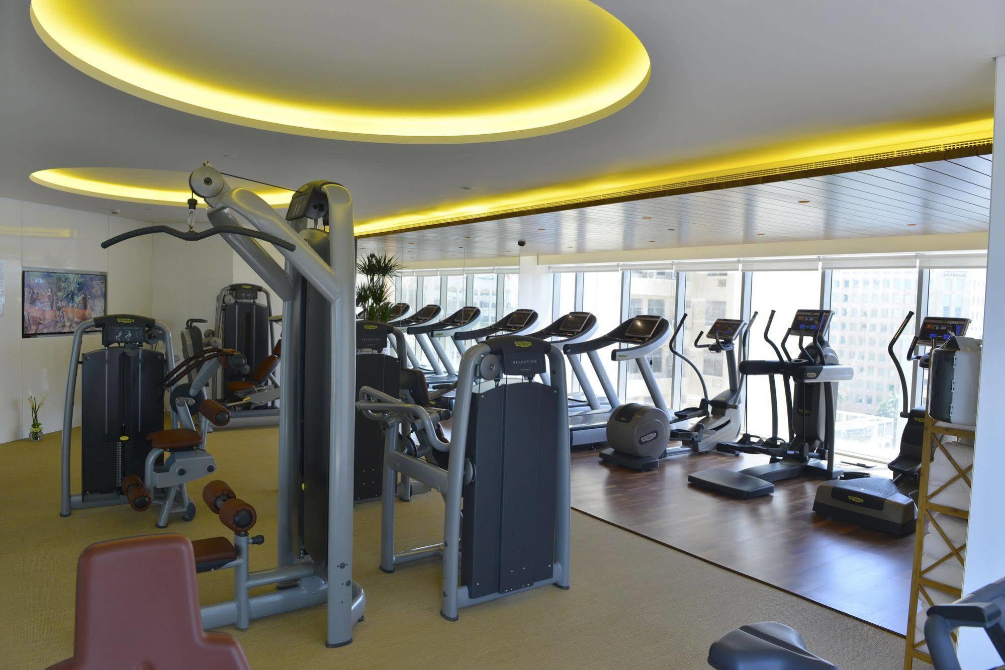 Fraser Suites Diplomatic Area Bahrain Manama Exterior foto The gym at the 57th floor